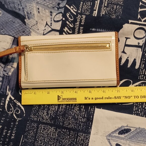 *DAMAGED* Dooney and Bourke White Red Patent Leather Full Wallet - Picture 3 of 11